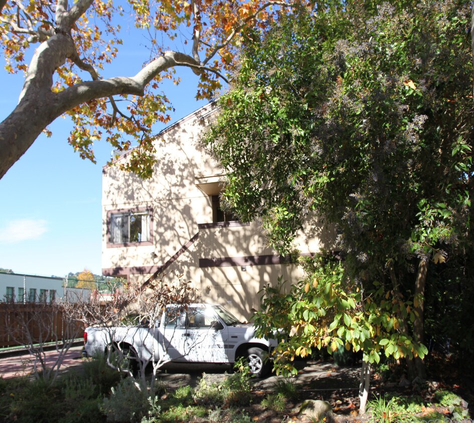 Building Photo - 26 Belle Ave