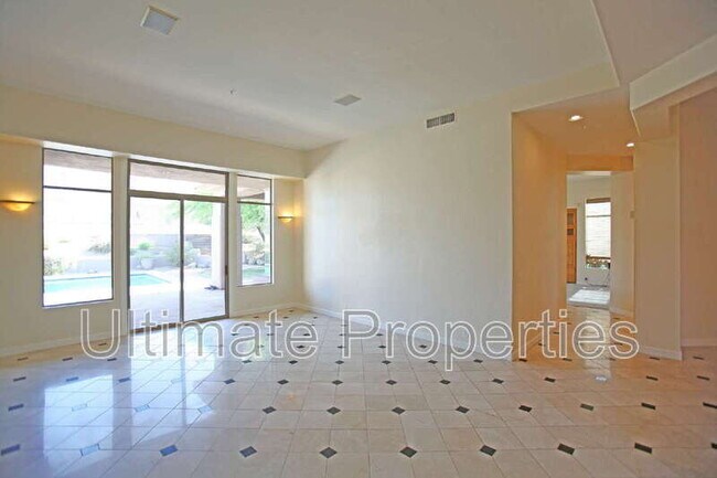 Building Photo - 11050 E Verbena Ln
