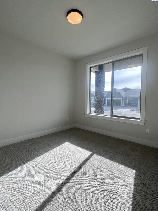 Foto del edificio - West Vinyard Estates 3 br plus den 4 car