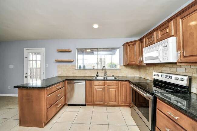 Foto del edificio - 23927 Verngate Dr