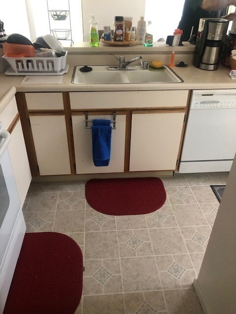 Building Photo - Large 2 Bedroom Townhome Available in Reno