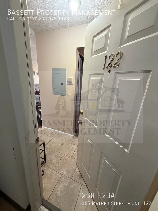 Building Photo - 365 Mather St