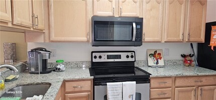 Building Photo - 15140 Riverbend Blvd