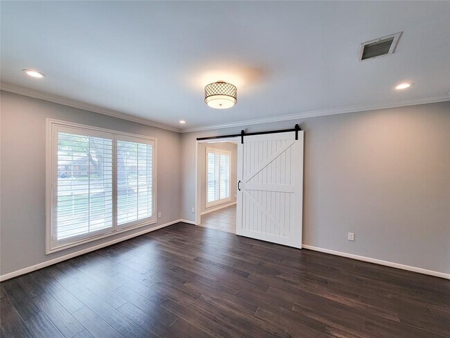 Foto del edificio - 10802 Meadow Lake Ln