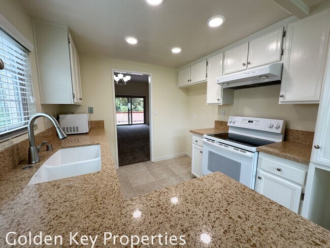 Building Photo - End-unit condo in the Villas of Calavera H...