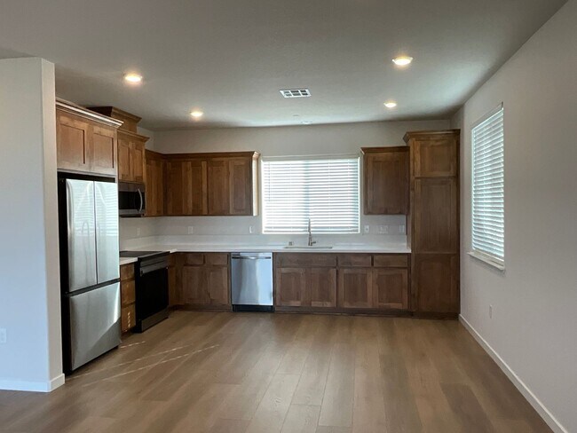Building Photo - STUNNING BRAND NEW 3 BEDROOM HOME IN W. ROSEVILLE!!