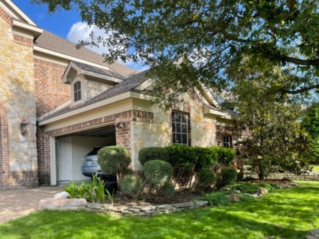 Building Photo - 4205 Lansbury Dr