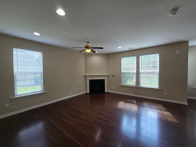 Foto del edificio - Spacious 4BR, 2.5BA Home with Screened Pat...