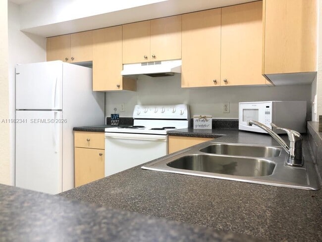 Foto del edificio - 2544 Centergate Dr