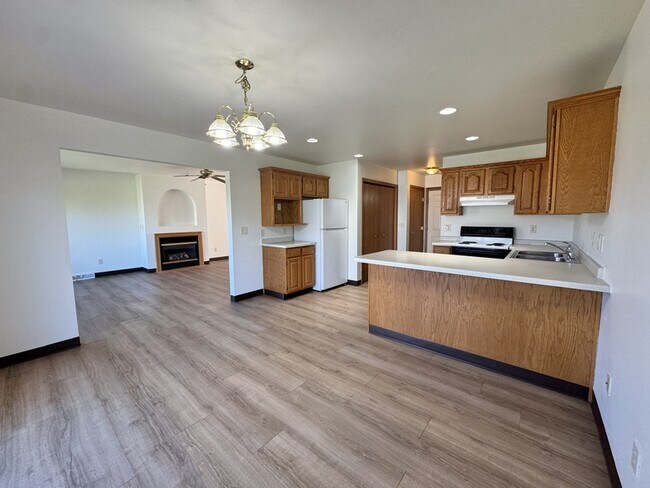 Foto del edificio - 1584 Cardinal Ln