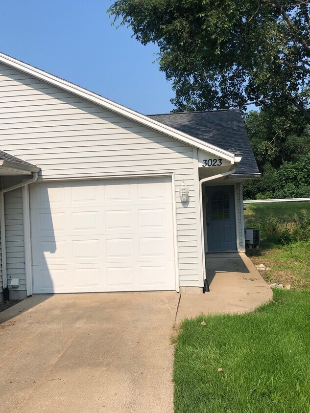 Primary Photo - 3023 Bluff Ridge Dr