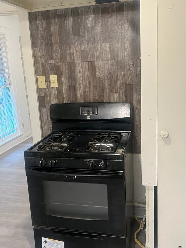 Building Photo - 5131 Sussex Ave