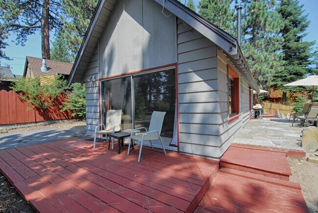 Foto del edificio - SKI LEASE: Tahoe Vista, Sleep 2-5, Wood Stove