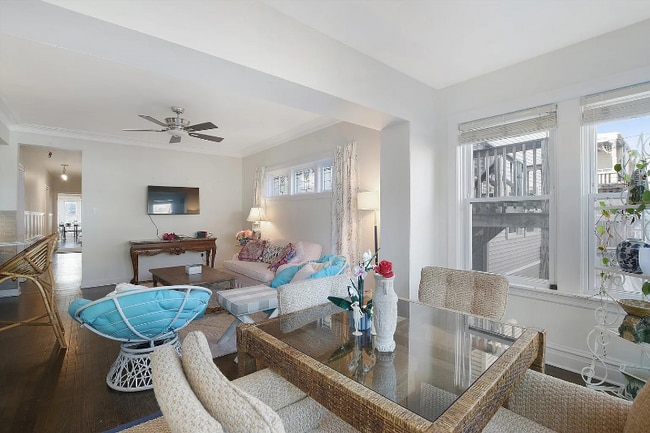 Building Photo - 6429 N Wayne Ave