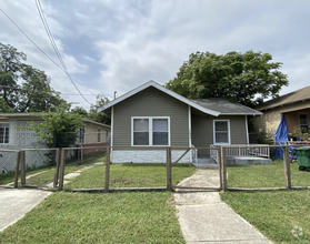 Building Photo - 1422 Hays St