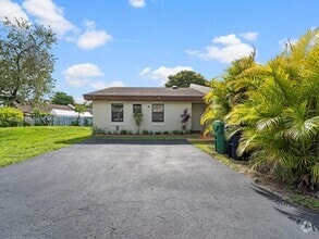 Building Photo - 5207 SW 141st Pl