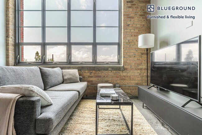 Foto del edificio - 2061 N Southport Ave