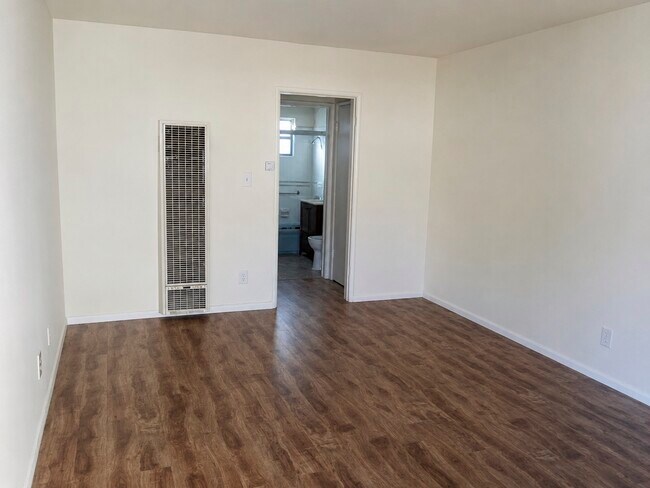 Foto del edificio - 6717 Fulton Ave