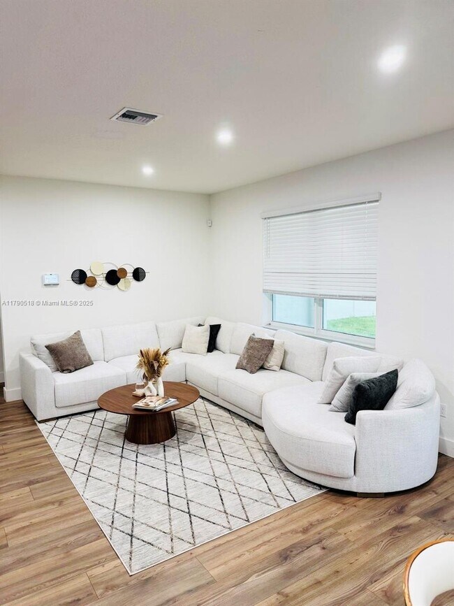 Foto del edificio - 7935 NW Greenbank Cir