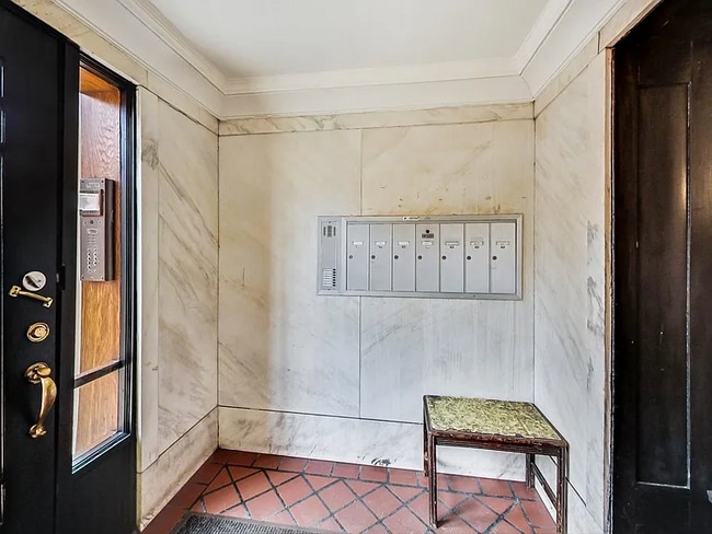 Building Photo - 5600 S Blackstone Ave