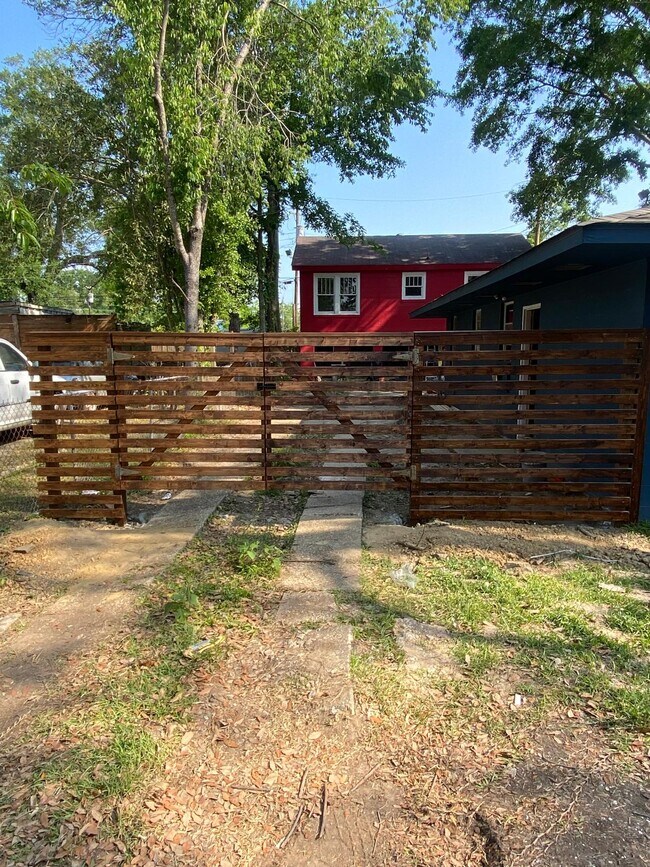 Foto del edificio - 3737 Maywood Ave