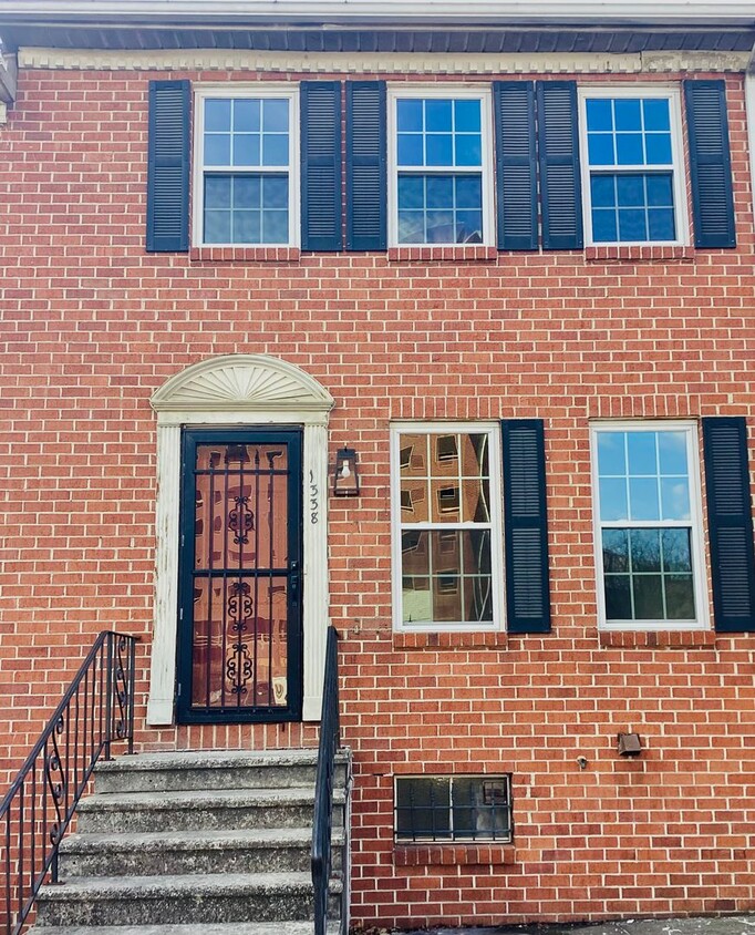 Primary Photo - Newly Renovated 2 Bedroom Home on 6th St