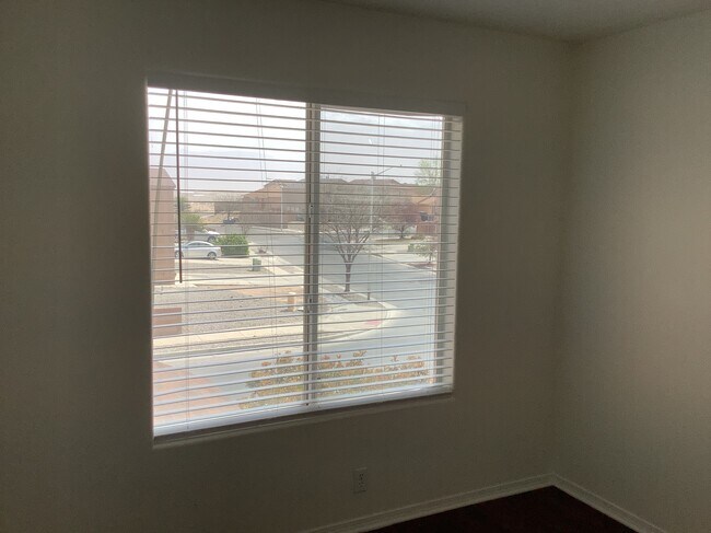 Foto del edificio - 1833 Chicoma Rd NE