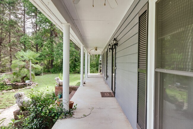 Building Photo - 130 Bentwood Trail