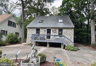 Building Photo - 33179 Woodland Ct S