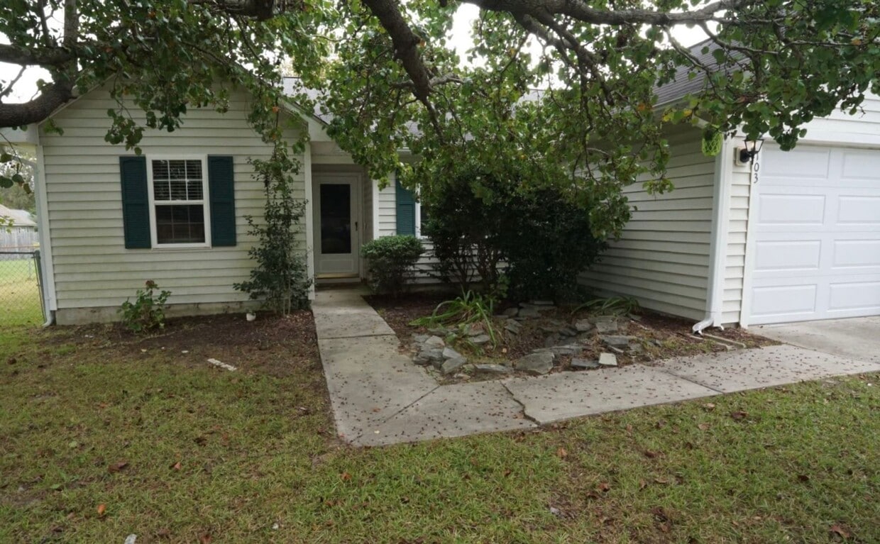 Primary Photo - 103 Eastgate Dr