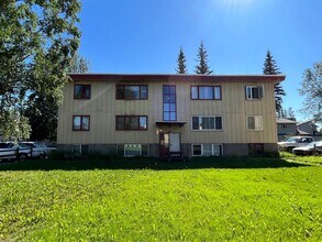 Building Photo - 823 17th Ave
