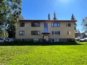 Building Photo - 823 17th Ave