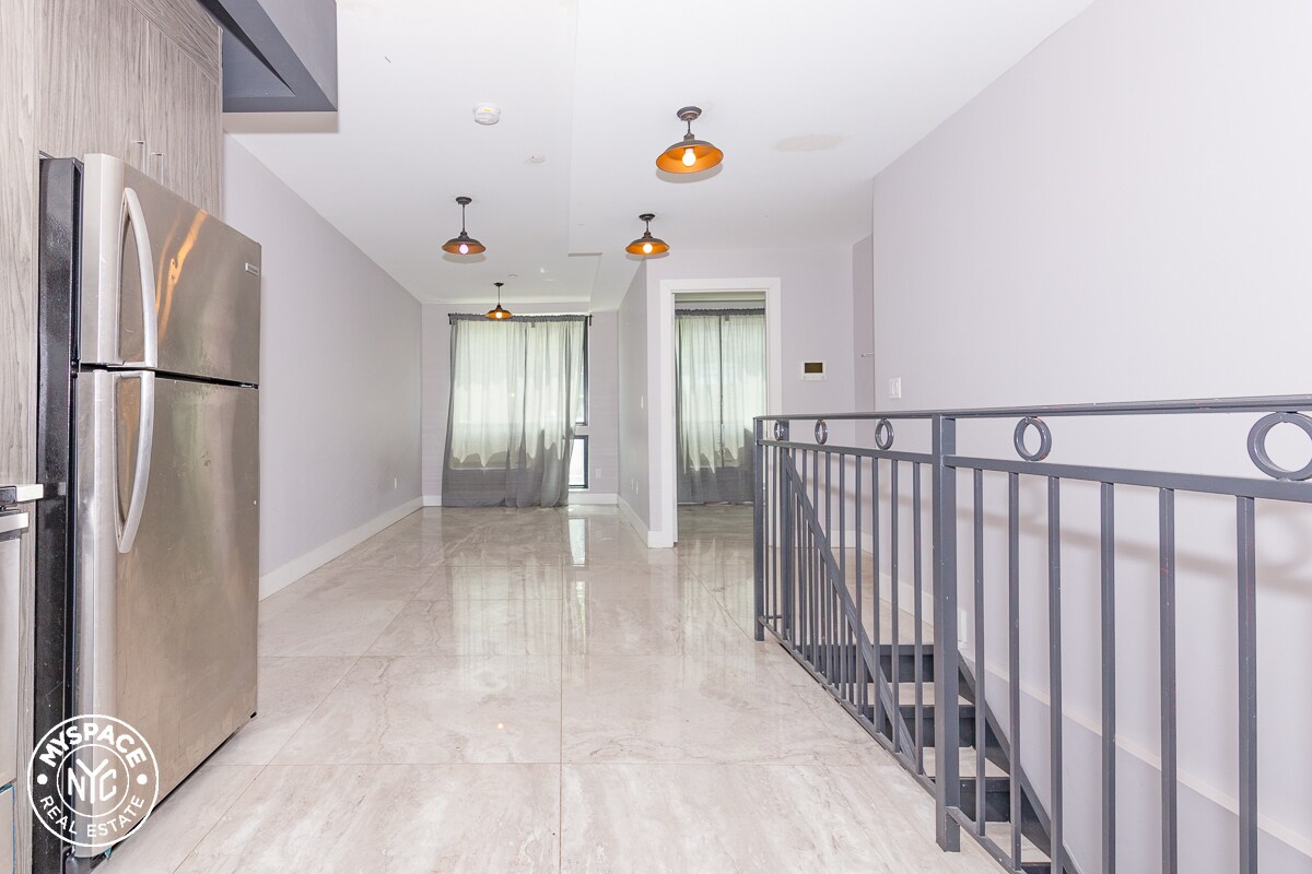 Foto principal - 1540 E New York Ave