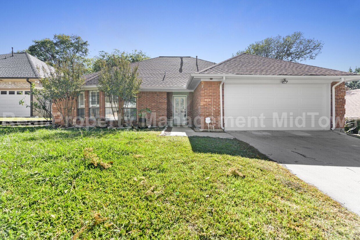 Foto principal - Charming Home Centrally Located in the DFW
