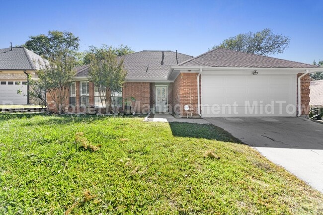 Charming Home Centrally Located in the DFW - Charming Home Centrally Located in the DFW