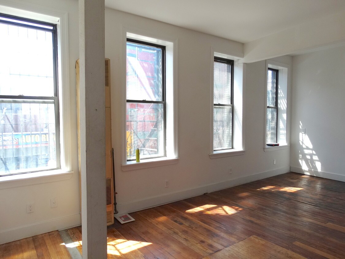 Primary Photo - 1111 Dekalb Ave