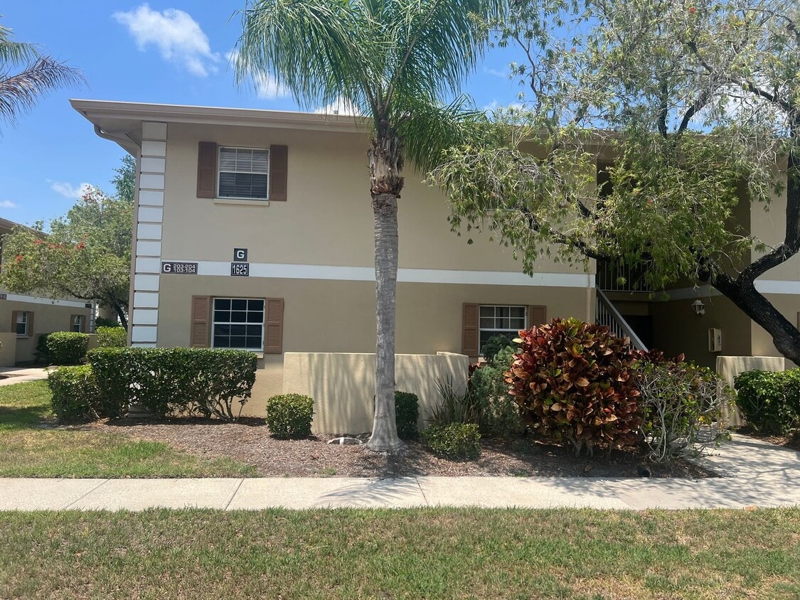 Foto principal - 1625 Sunny Brook Ln
