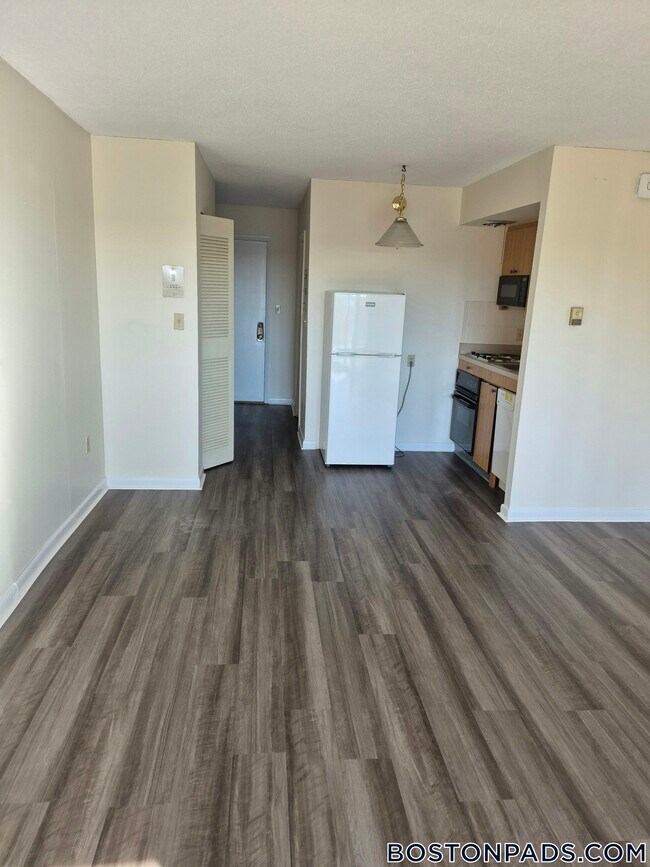 Foto del edificio - 385 Massachusetts Ave