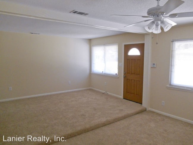 Building Photo - 3 br, 1 bath House - 127 Walz Circle