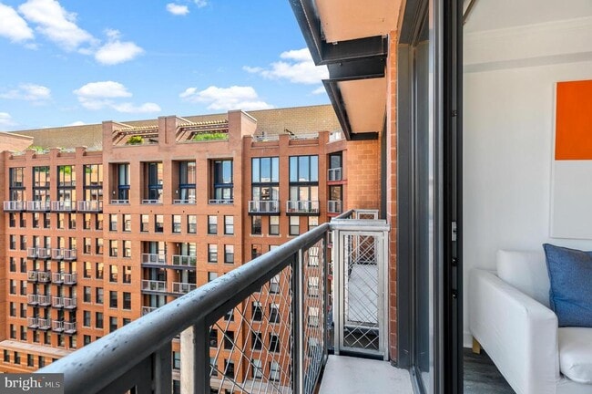 Building Photo - 631 D St NW
