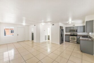 Building Photo - 375 N 15th St