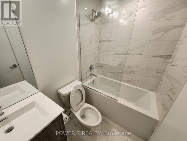 Photo du bâtiment - 180 Front St E