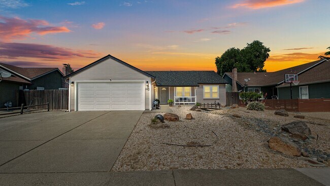 Foto del edificio - 3 Bedroom Home in Vacaville