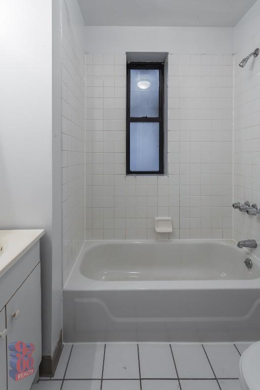Foto del edificio - 221 E 23rd St