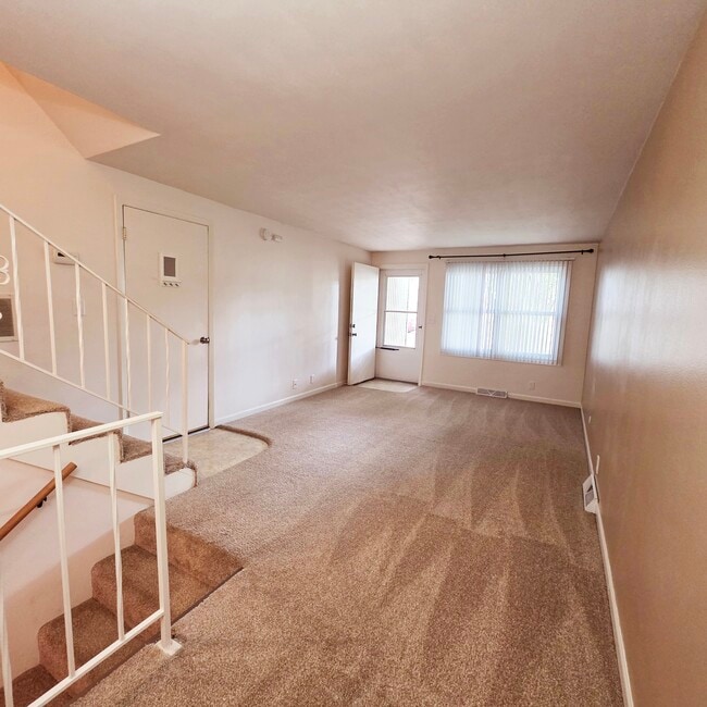 Livingroom - 5205 N Montclair Ave