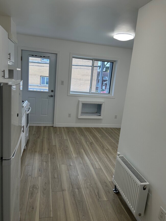 Photo du bâtiment - 630 Cummings Ave