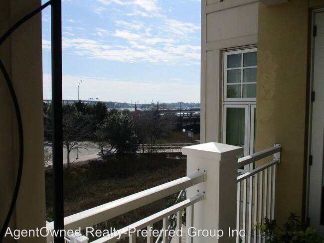 Building Photo - 3003 Old Bridgeview Ln
