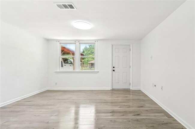 Building Photo - 1279 Jaycee Dr