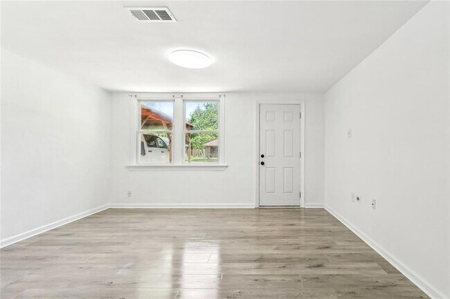 Foto del edificio - 1279 Jaycee Dr