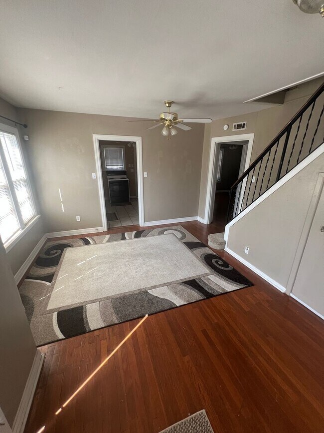 Building Photo - Pre leasing or Available now 3/2 in Heart of Lubbock!